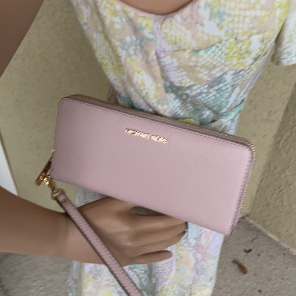 Michael Kors Jet Set Travel Large Travel CONTINENTAL Wristlet-Wallet - Picture 3 of 16